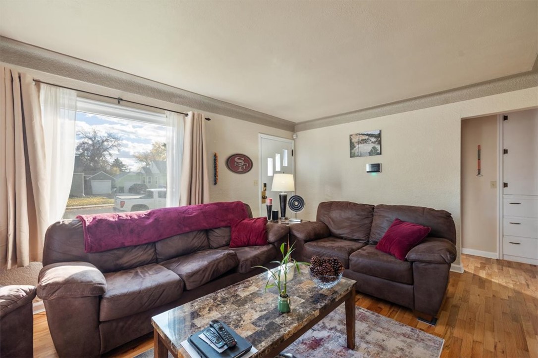1229 Ave E
