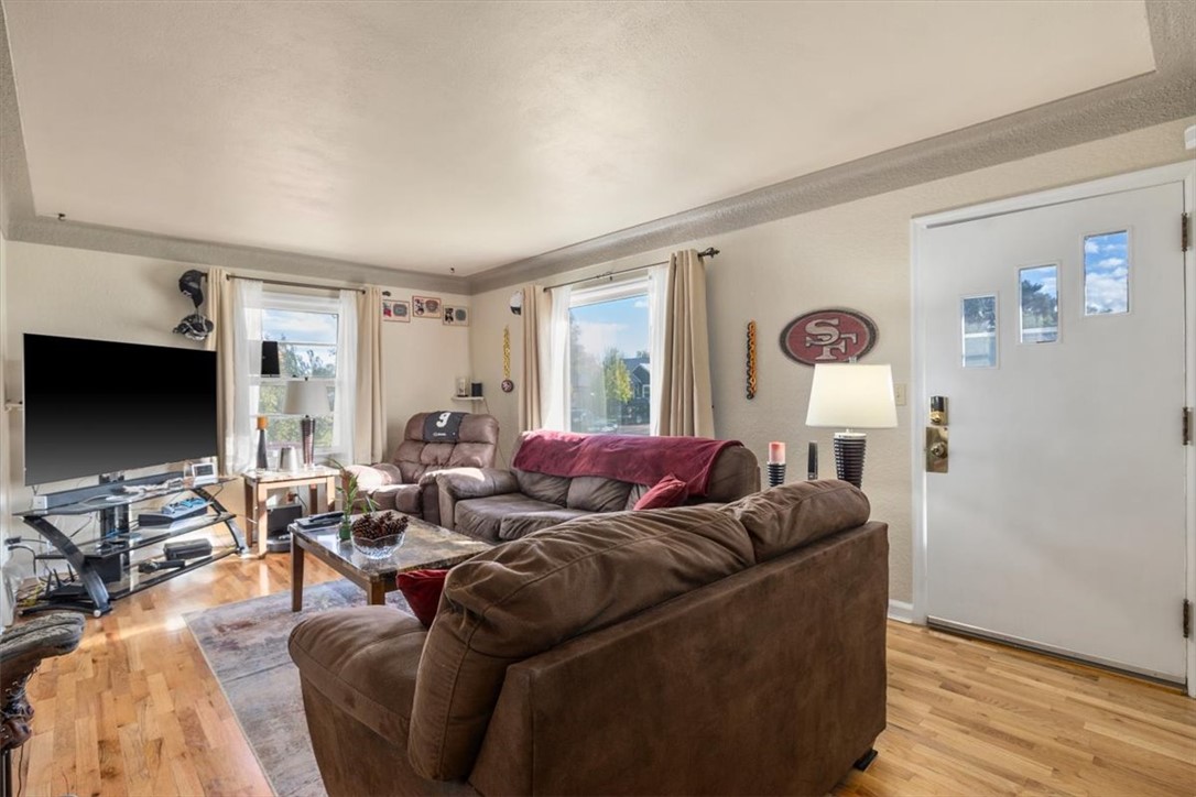 1229 Ave E