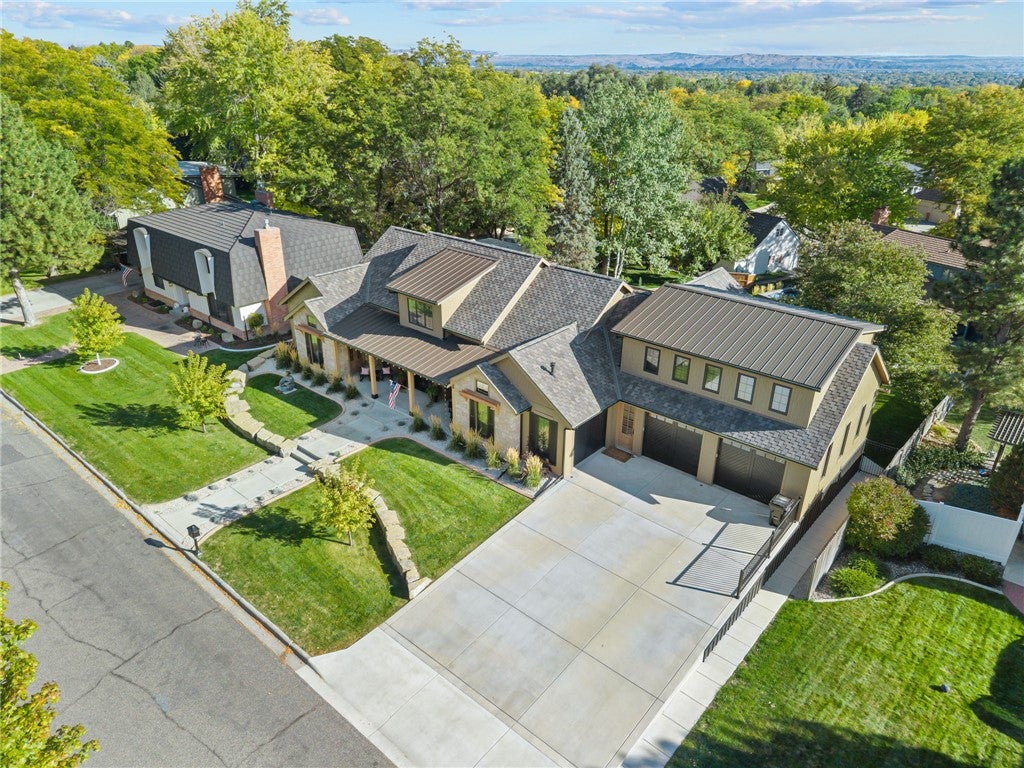 2742 Palm Drive