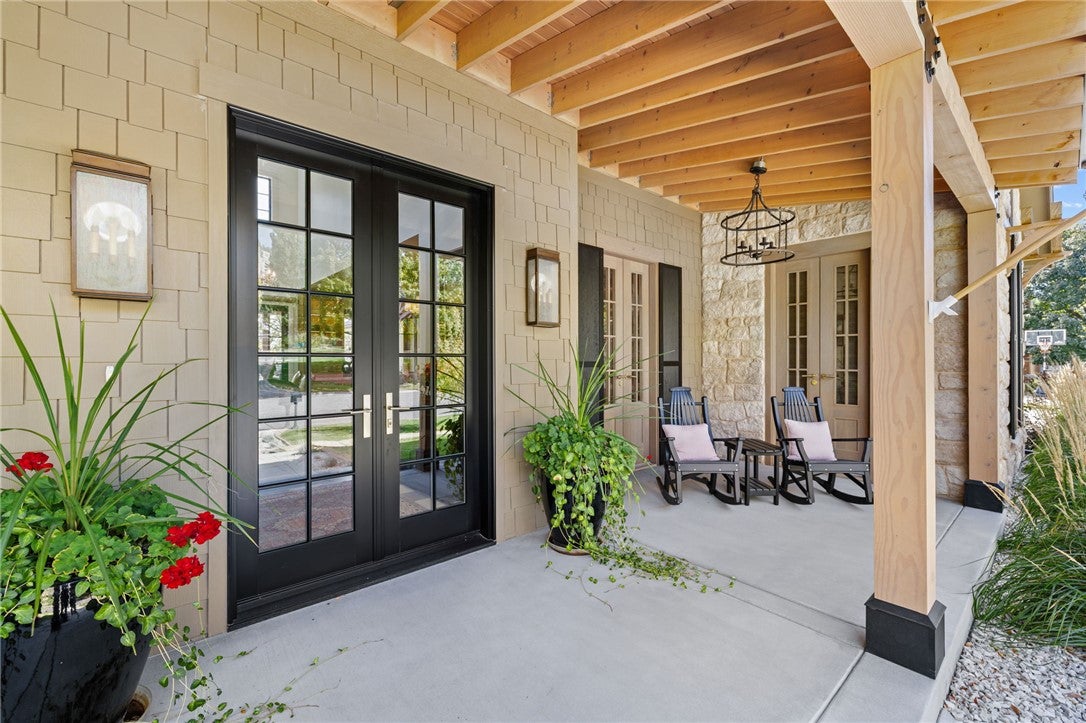 2742 Palm Drive