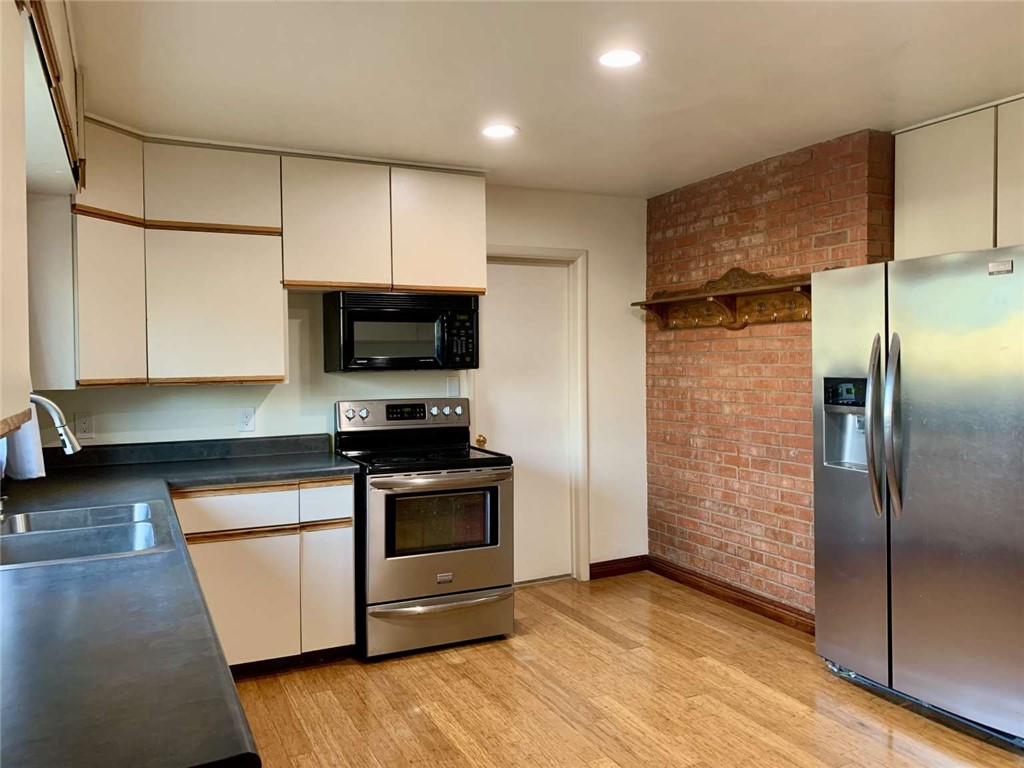 2413 Elizabeth Street