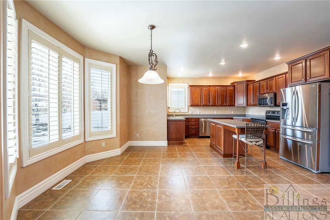 Billings, Montana 59106, United States, 6 Bedrooms Bedrooms, ,4 BathroomsBathrooms,Residential,Contingent,63449