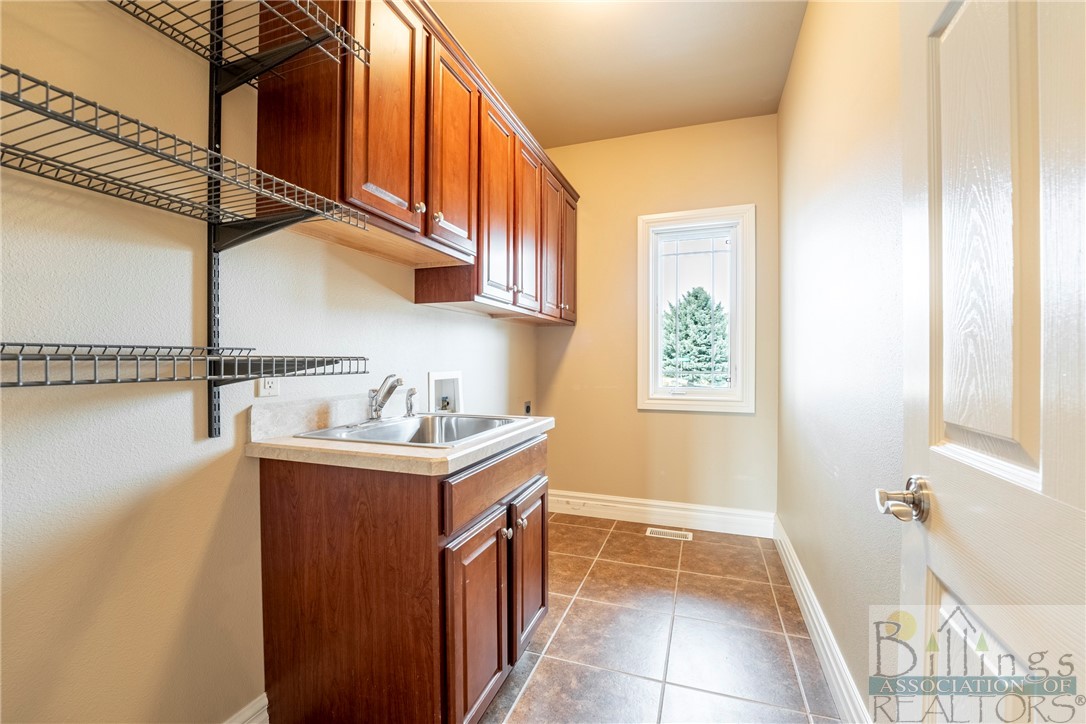 Billings, Montana 59106, United States, 6 Bedrooms Bedrooms, ,4 BathroomsBathrooms,Residential,Contingent,63449