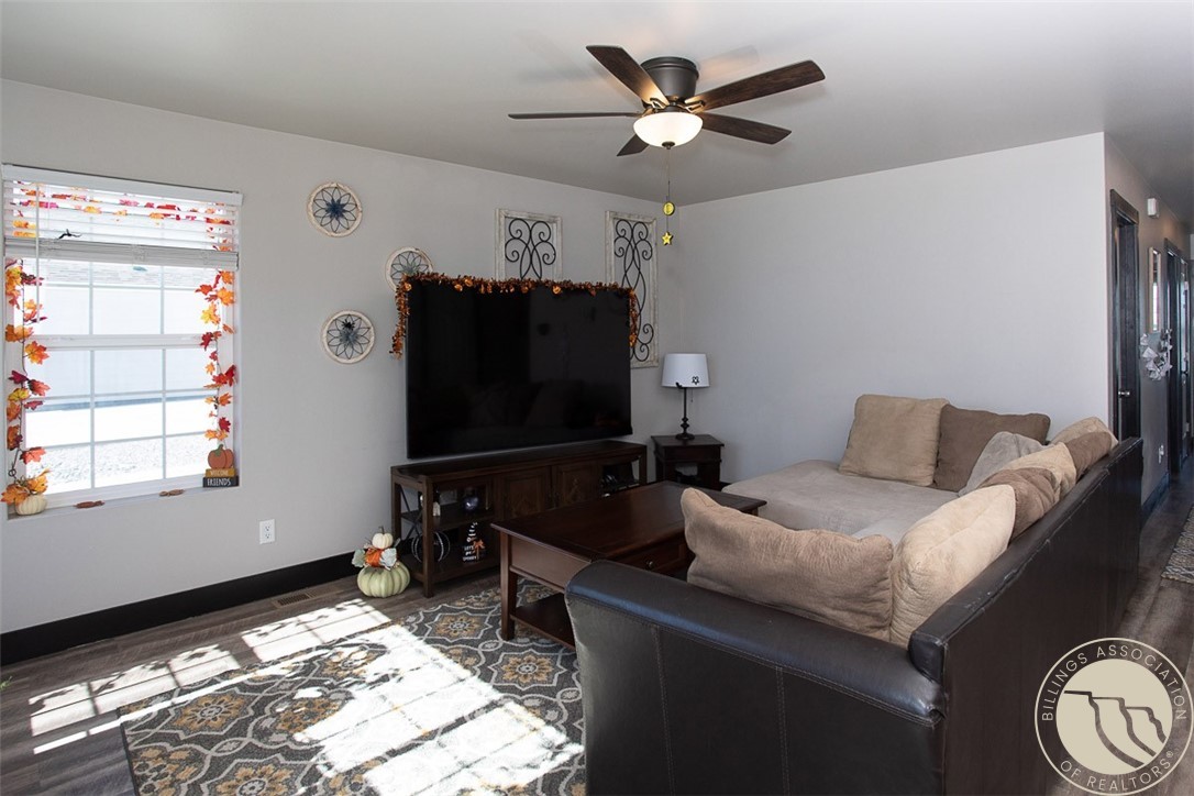 907 Presidio Lane