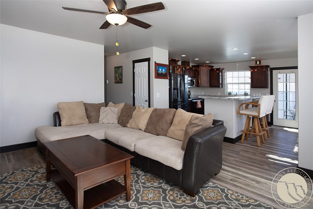 907 Presidio Lane