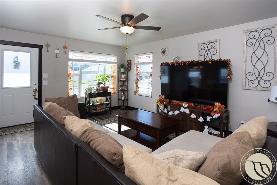 907 Presidio Lane