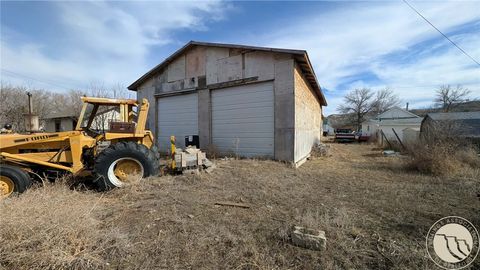 319 N Sargent Avenue Glendive MT 59330