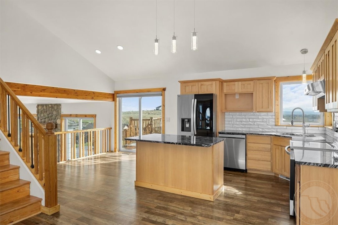1960 Coyote Ridge Road N