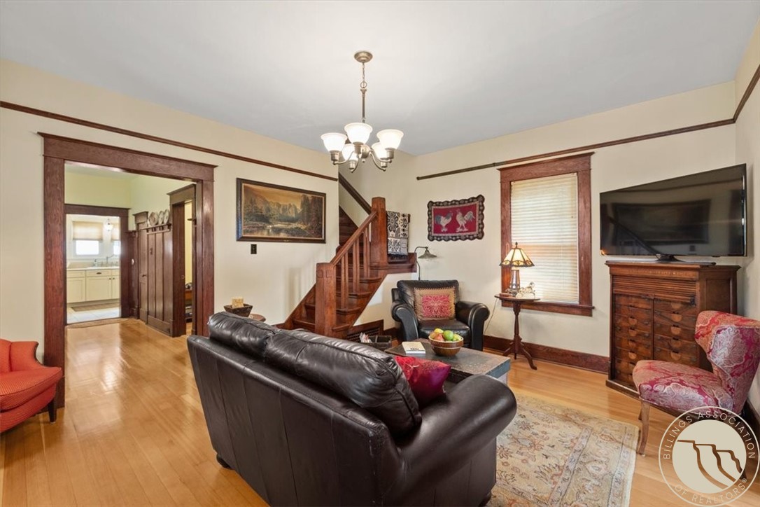 24 Platt Avenue N