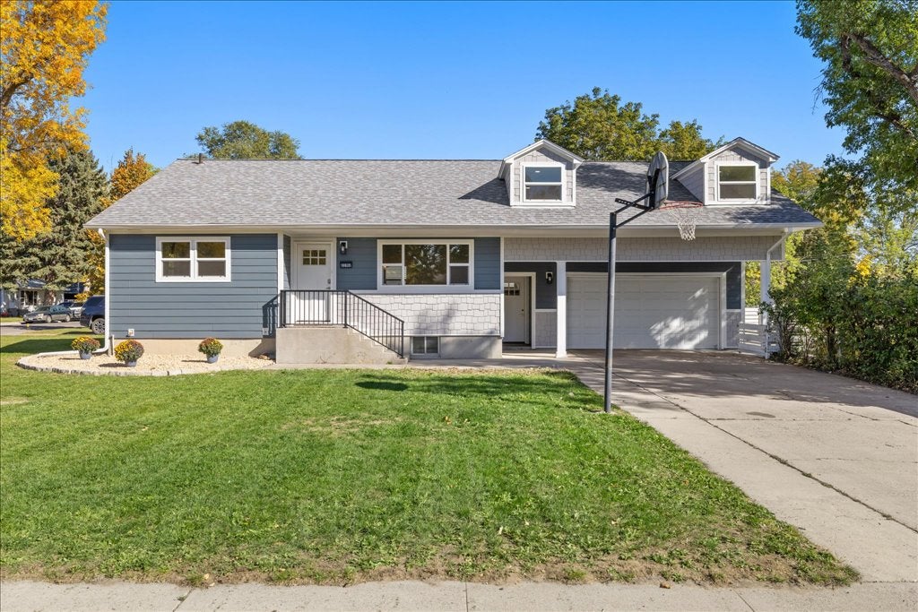 1825 10th Street W