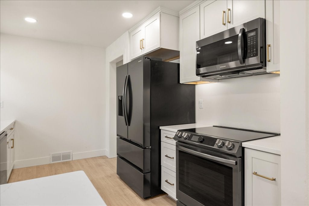1825 10th Street W