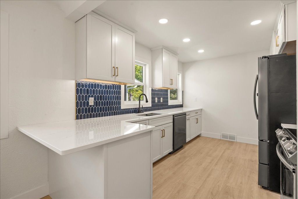 1825 10th Street W