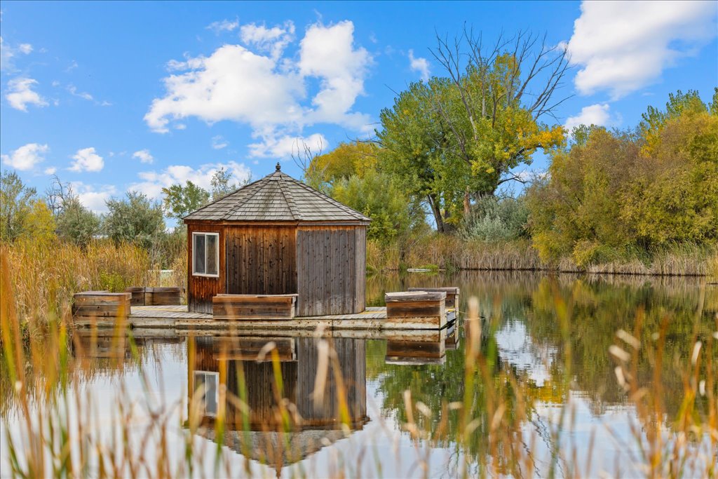 10052 Floating Island Way