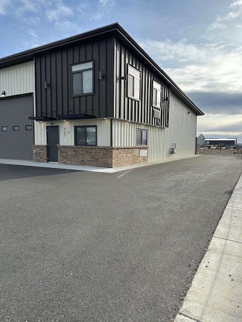 707 Wagon Trail E. - NNN LEASE LISTING