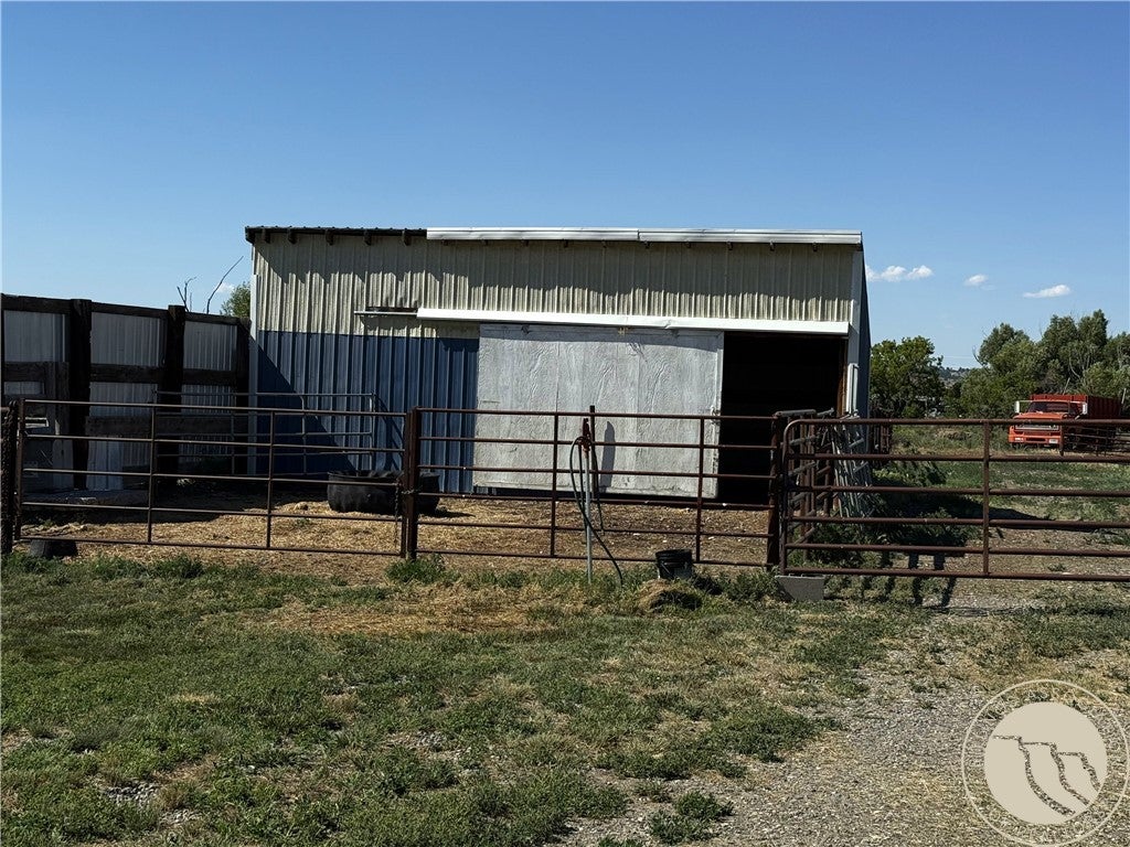 2606 N 17th Road