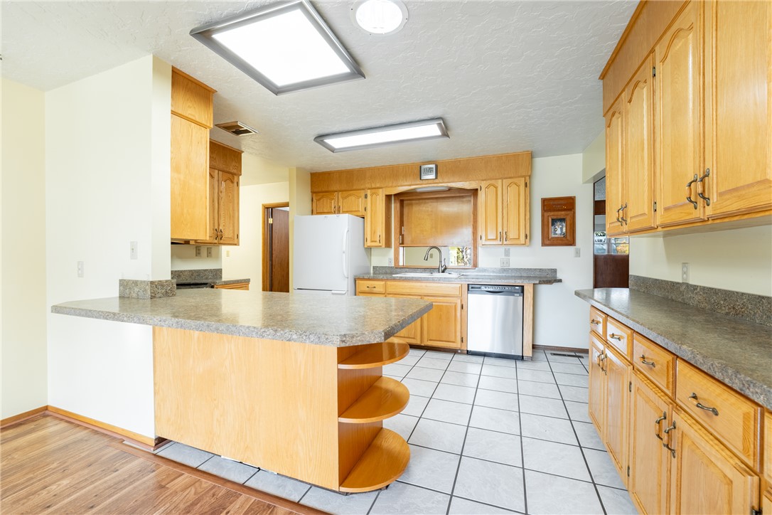 Billings, Montana 59105, United States, 4 Bedrooms Bedrooms, ,2 BathroomsBathrooms,Residential,Contingent,237191