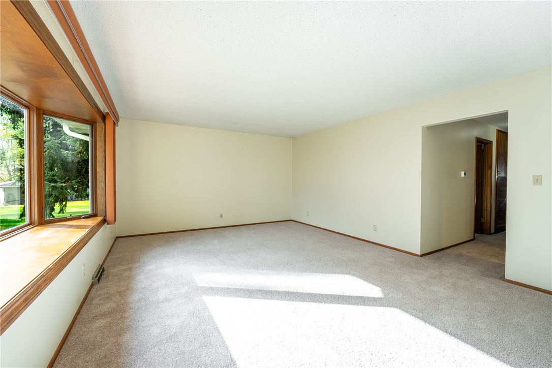 Billings, Montana 59105, United States, 4 Bedrooms Bedrooms, ,2 BathroomsBathrooms,Residential,Contingent,237191