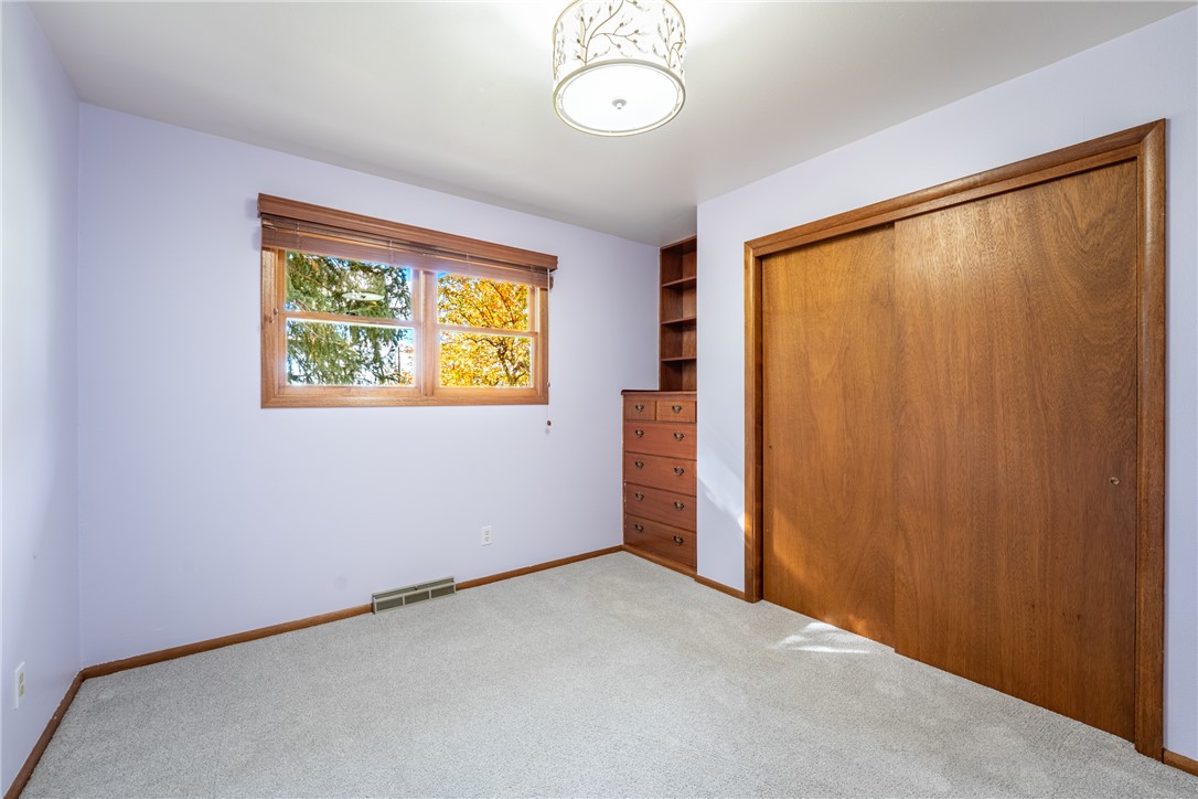 Billings, Montana 59105, United States, 4 Bedrooms Bedrooms, ,2 BathroomsBathrooms,Residential,Contingent,237191