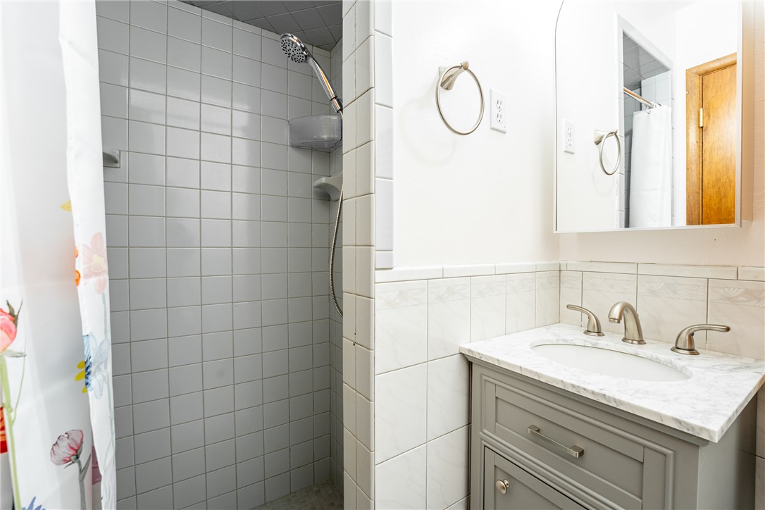 Billings, Montana 59105, United States, 4 Bedrooms Bedrooms, ,2 BathroomsBathrooms,Residential,Contingent,237191