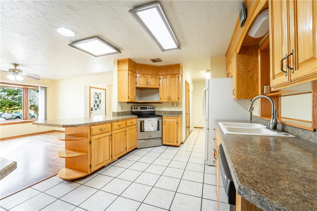 Billings, Montana 59105, United States, 4 Bedrooms Bedrooms, ,2 BathroomsBathrooms,Residential,Contingent,237191