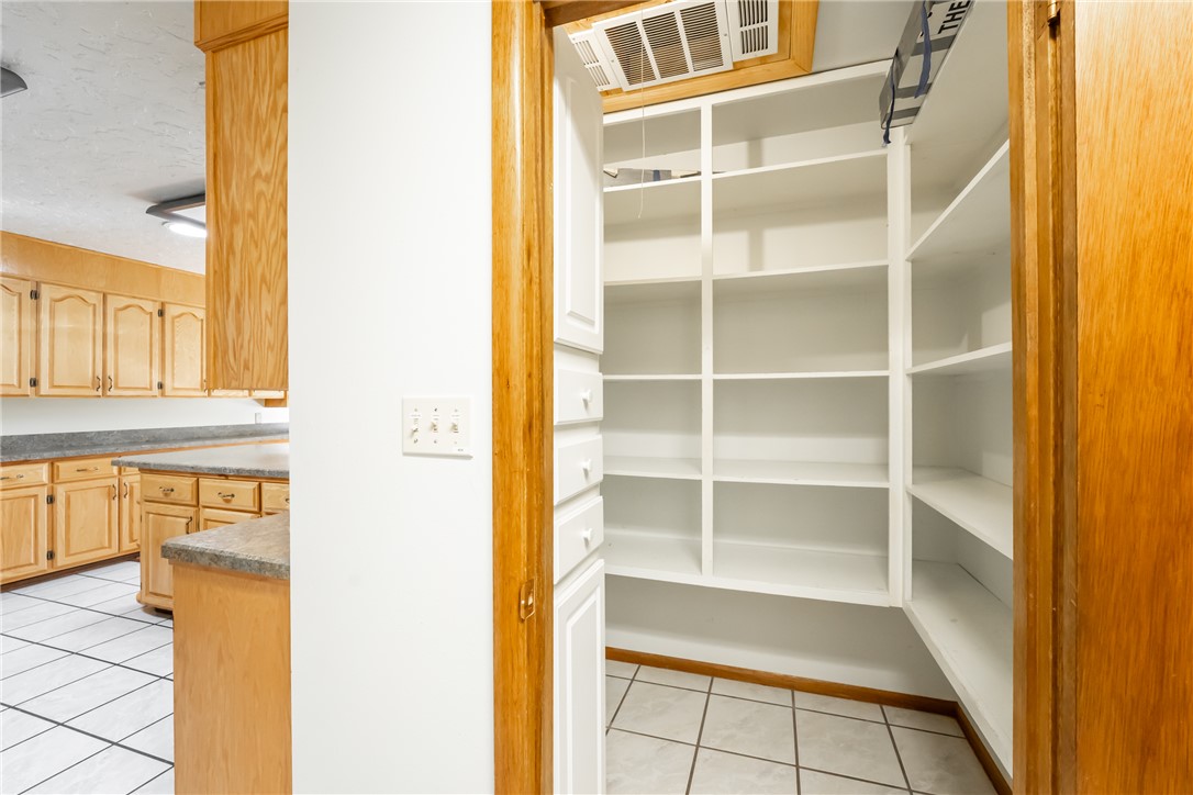 Billings, Montana 59105, United States, 4 Bedrooms Bedrooms, ,2 BathroomsBathrooms,Residential,Contingent,237191