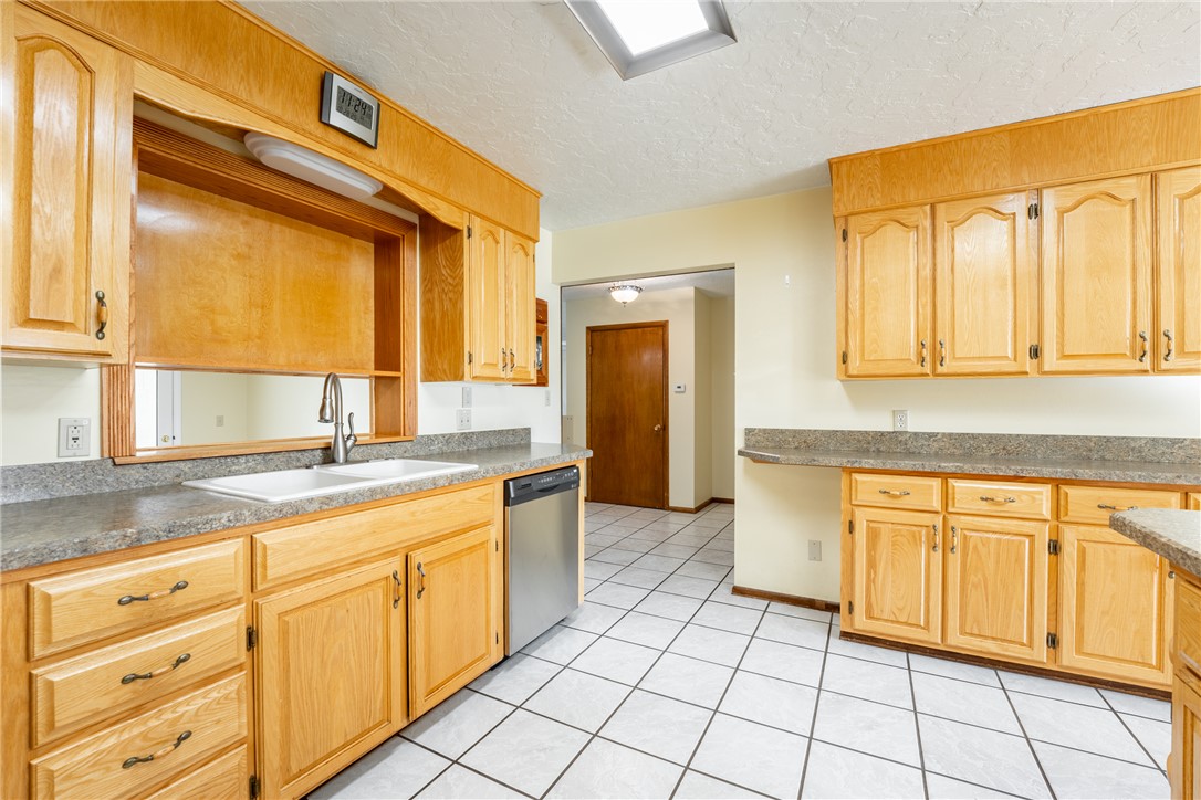 Billings, Montana 59105, United States, 4 Bedrooms Bedrooms, ,2 BathroomsBathrooms,Residential,Contingent,237191