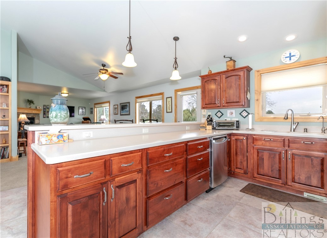 Laurel, Montana 59044, United States, 5 Bedrooms Bedrooms, ,3 BathroomsBathrooms,Residential,Pending,62943