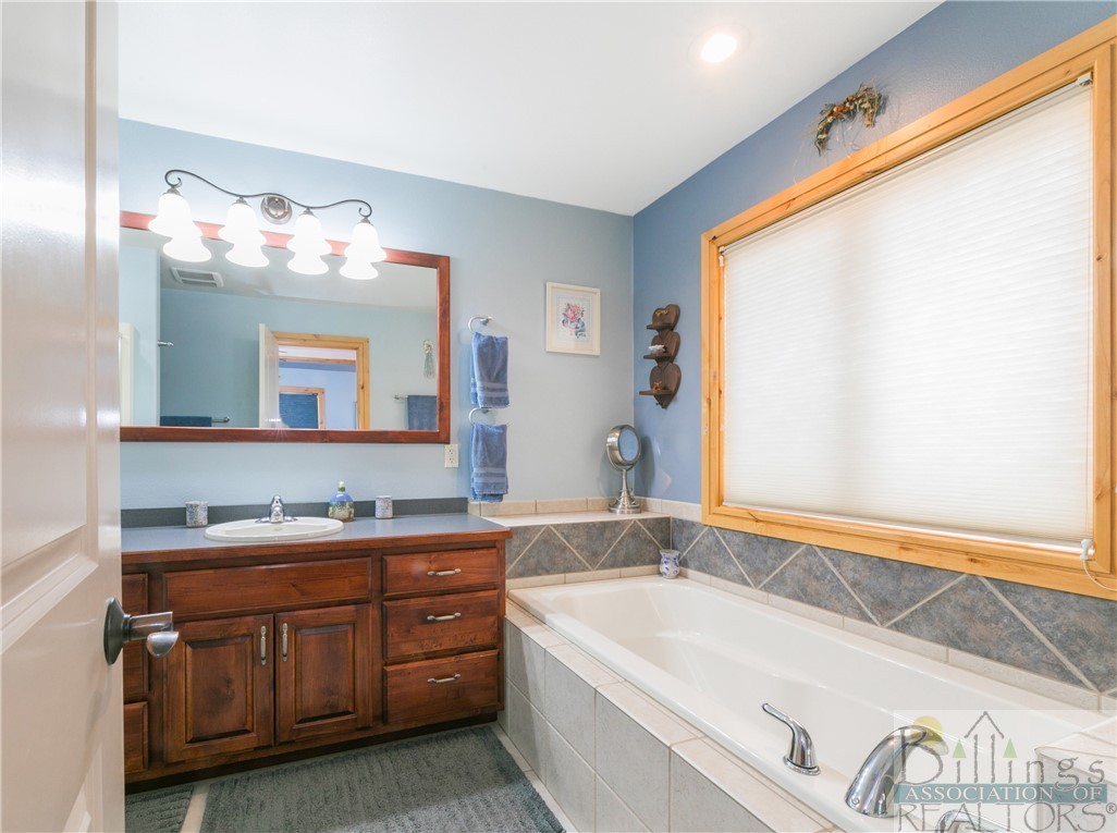 Laurel, Montana 59044, United States, 5 Bedrooms Bedrooms, ,3 BathroomsBathrooms,Residential,Pending,62943