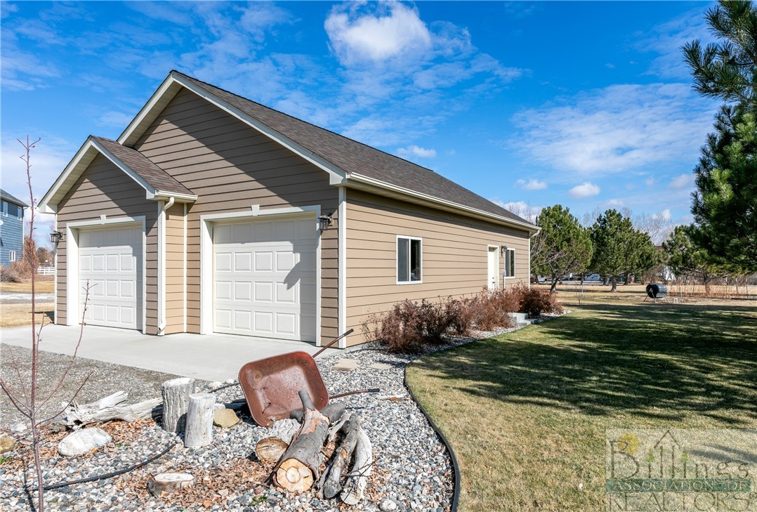 Laurel, Montana 59044, United States, 5 Bedrooms Bedrooms, ,3 BathroomsBathrooms,Residential,Pending,62943