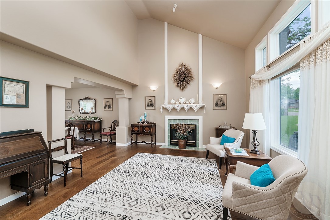 4400 Loma Vista Drive