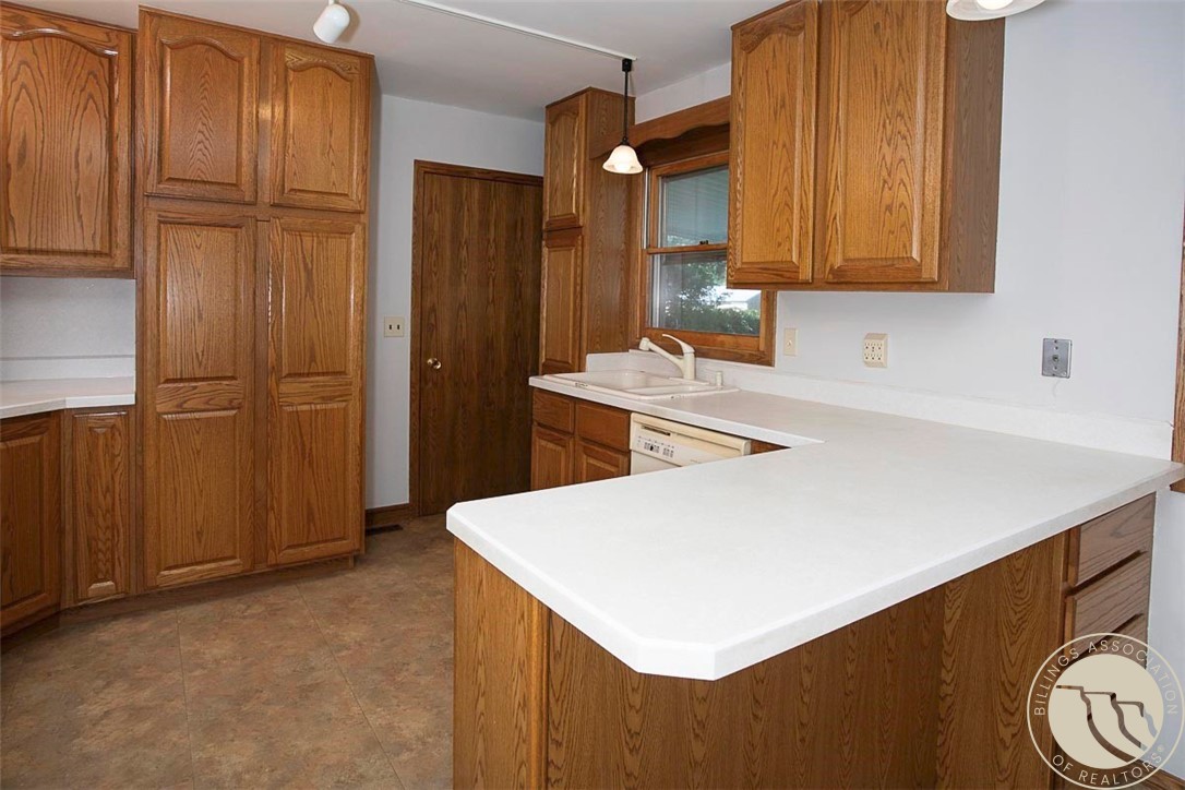 Billings, Montana 59102, United States, 5 Bedrooms Bedrooms, ,2 BathroomsBathrooms,Residential,Active,194777