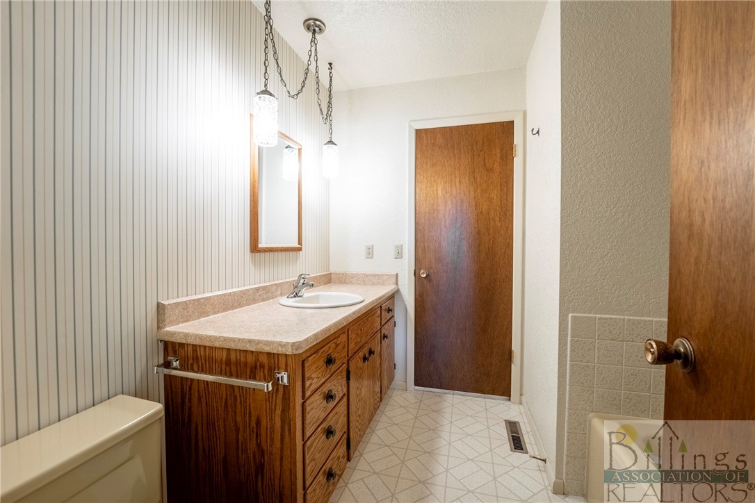 Billings, Montana 59102, United States, 4 Bedrooms Bedrooms, ,3 BathroomsBathrooms,Residential,Contingent,55029