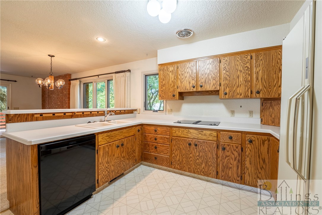 Billings, Montana 59102, United States, 4 Bedrooms Bedrooms, ,3 BathroomsBathrooms,Residential,Contingent,55029