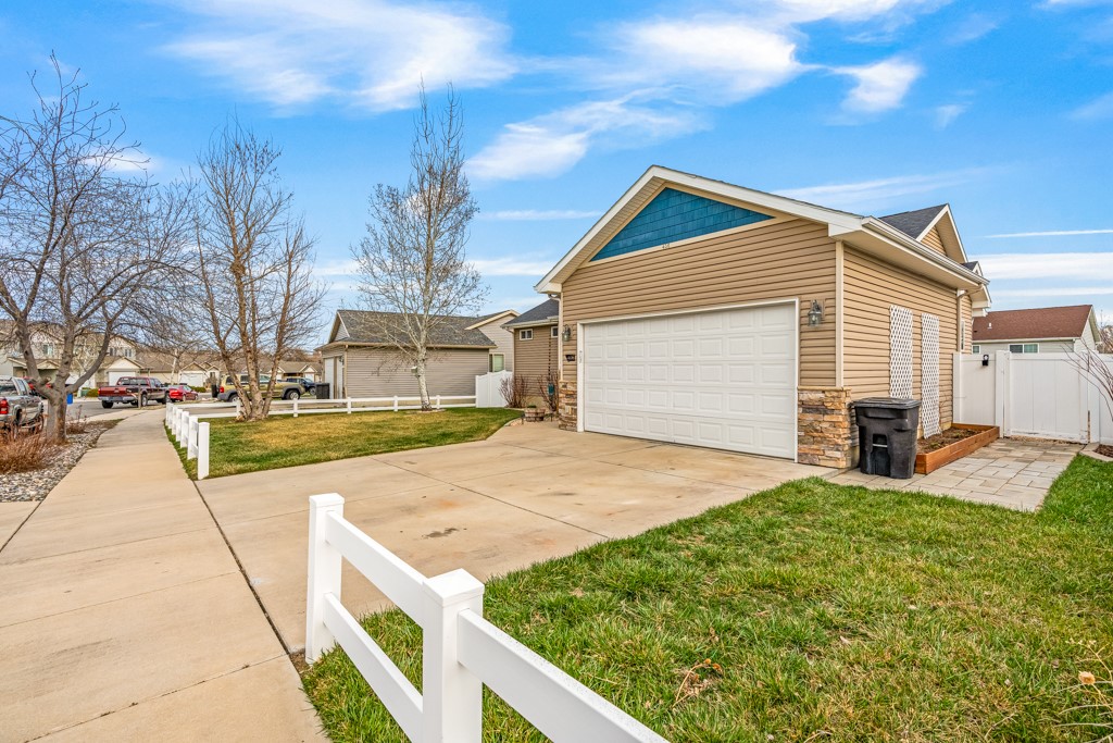 406 Roundhouse Drive