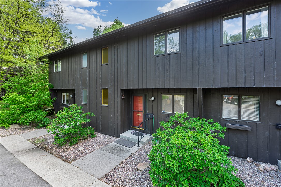 910 13th Street W