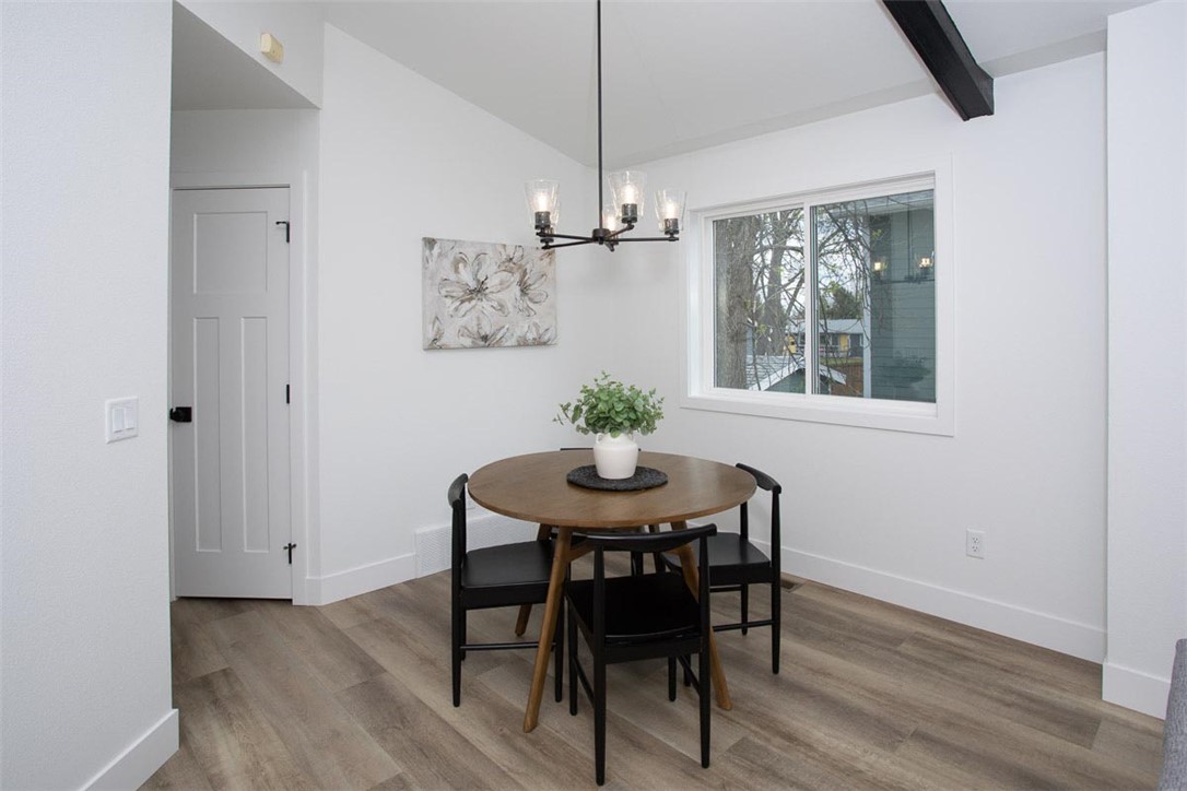 571 Chinook Pl