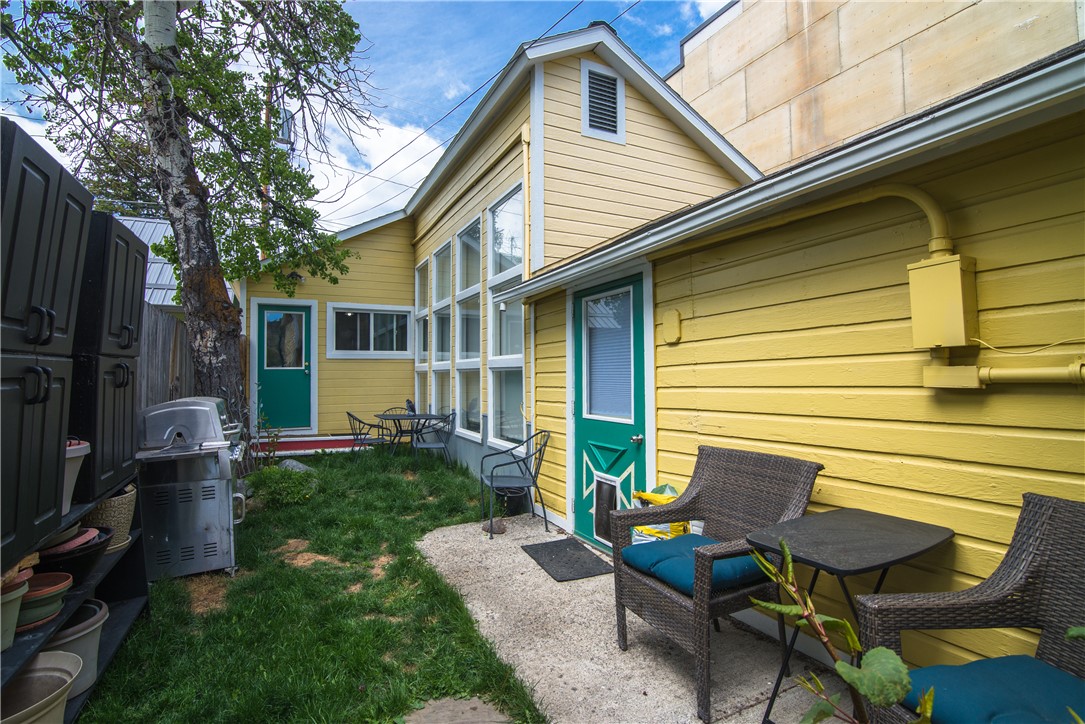 215 Broadway S
