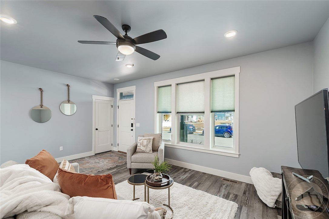 1724 Annas Garden Lane