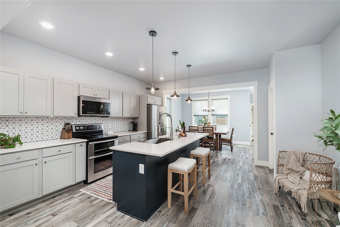 1724 Annas Garden Lane