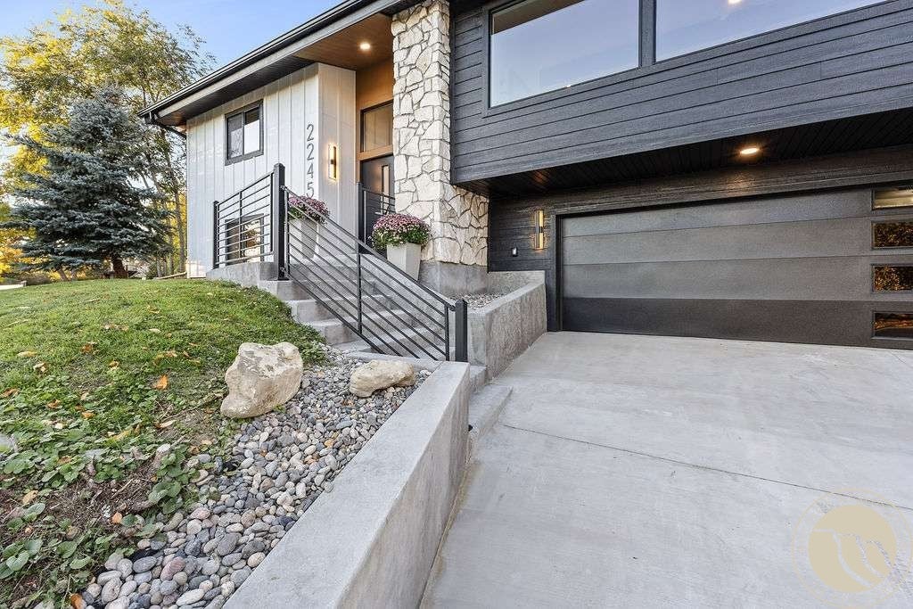 2245 Fairview Place