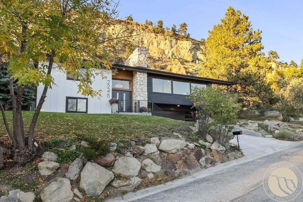 2245 Fairview Place