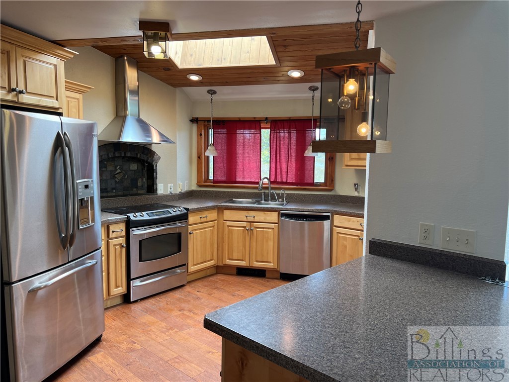 Billings, Montana 59101, United States, 3 Bedrooms Bedrooms, ,2 BathroomsBathrooms,Residential,Pending,70631