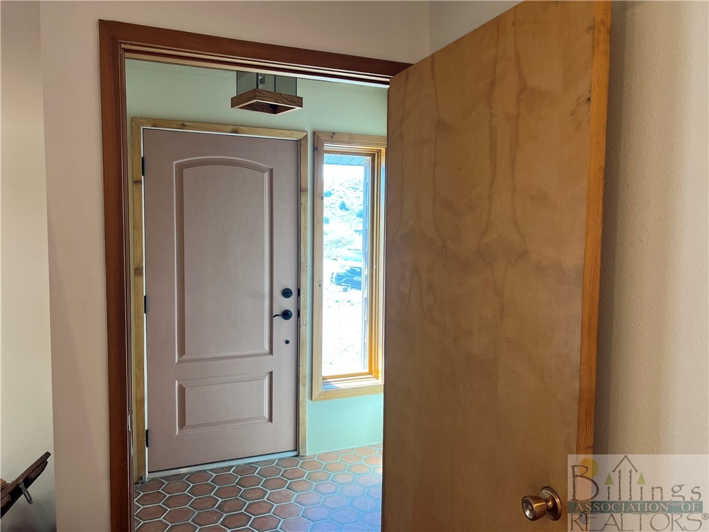 Billings, Montana 59101, United States, 3 Bedrooms Bedrooms, ,2 BathroomsBathrooms,Residential,Pending,70631