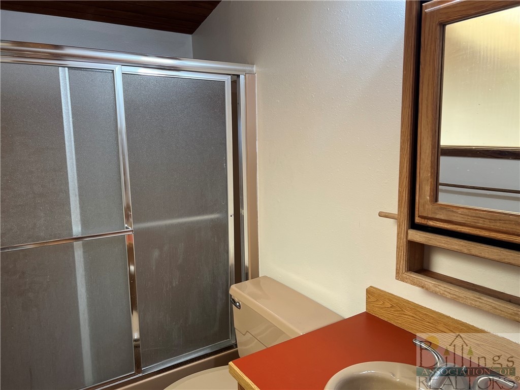 Billings, Montana 59101, United States, 3 Bedrooms Bedrooms, ,2 BathroomsBathrooms,Residential,Pending,70631