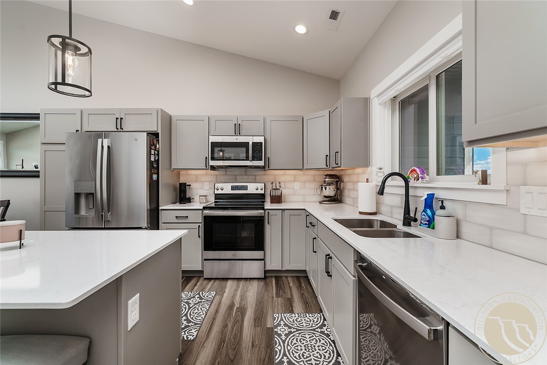 6403 Signal Peak Avenue