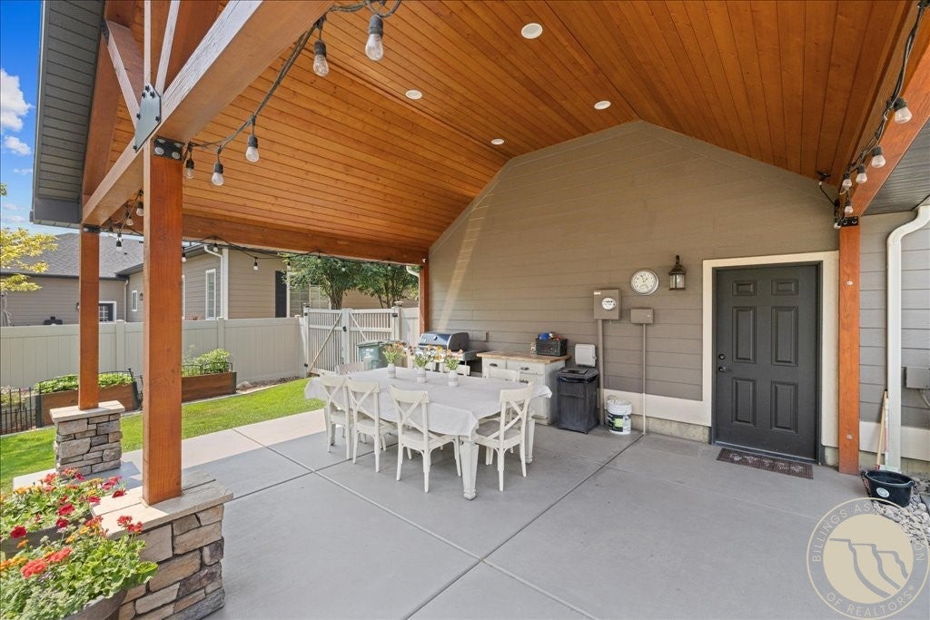 1215 Vineyard Way