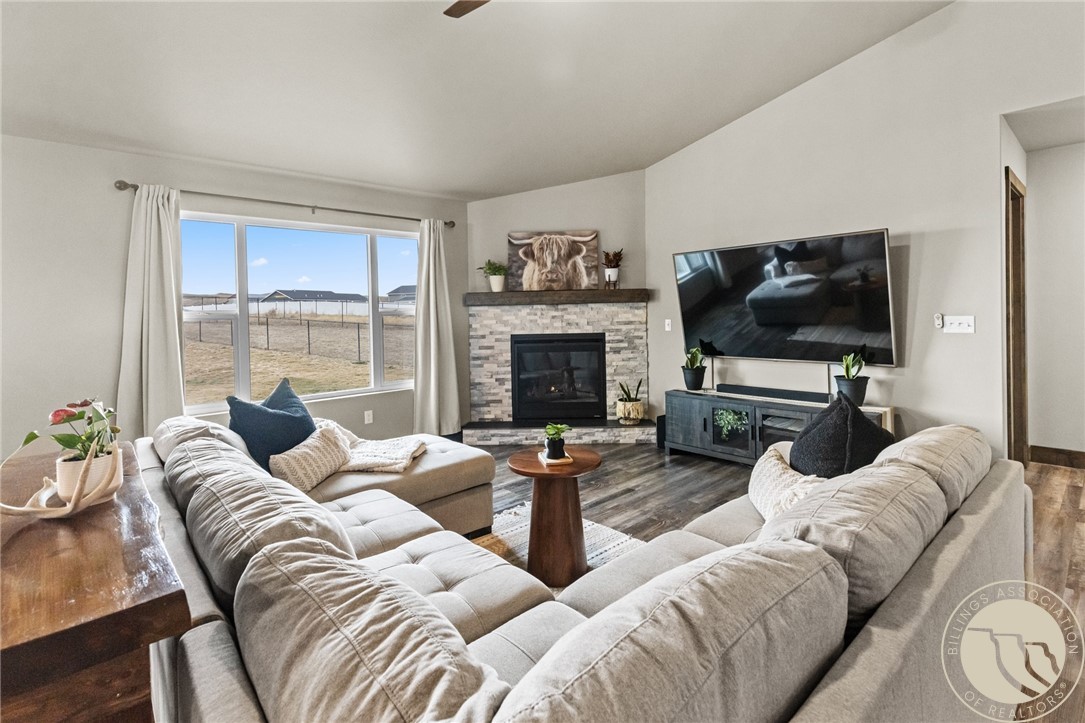 7527 White Pine Circle