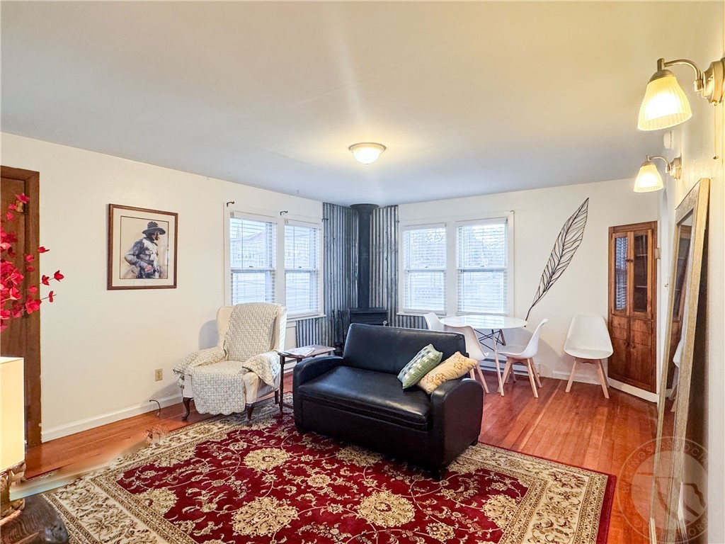 202 S Woodard