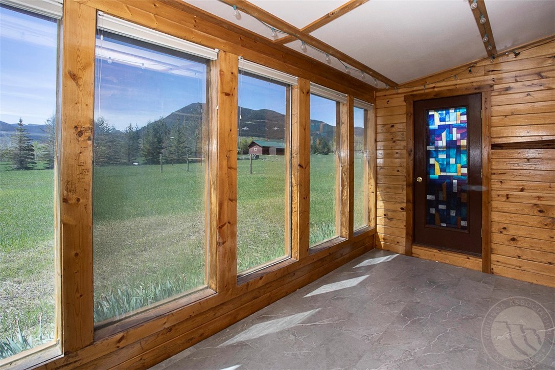 5 Comanche Trail