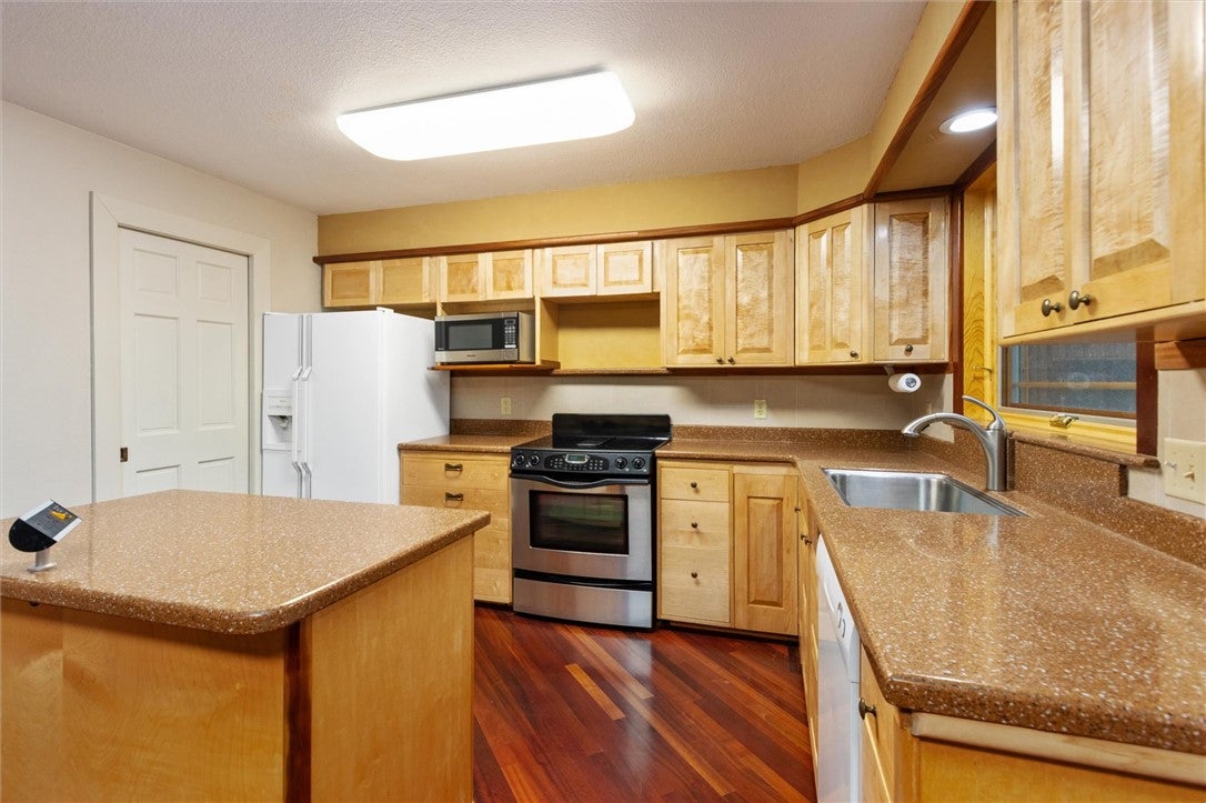 415 Avenue D 101